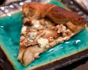 Pear and Gorgonzola Pizza Pear and Gorgonzola Pizza