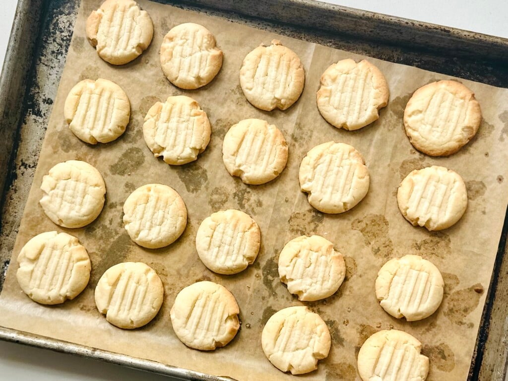 Old-Fashioned Vanilla Butter Meltaway Cookies