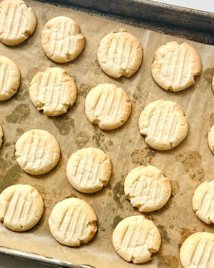 Old-Fashioned Vanilla Butter Meltaway Cookies