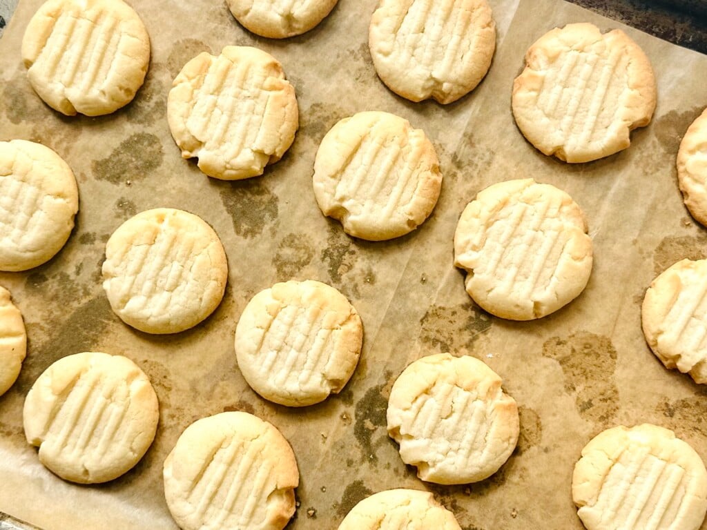 Old-Fashioned Vanilla Butter Meltaway Cookies